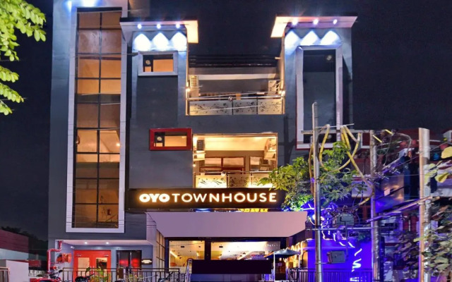 OYO 18258 Flagship Cherry Inn