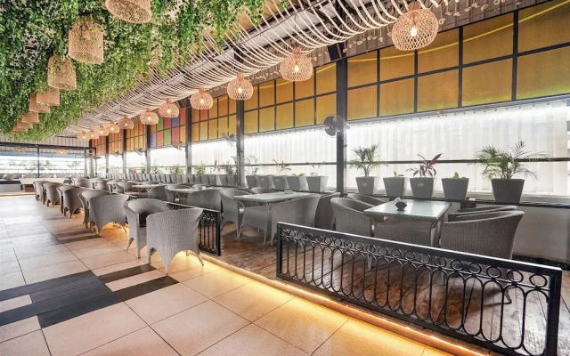 Fabhotel Sarja Sky
