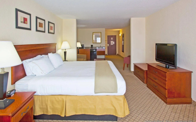 Holiday Inn Express Hotel & Suites Tampa-Fairgrounds-Casino by IHG
