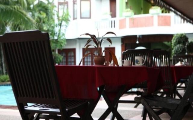 Vansana Hotel Ban Phonthan