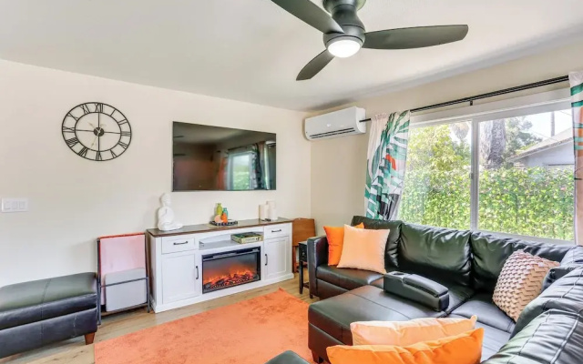 Walkable & Bright Bungalow in Dtwn Redding!