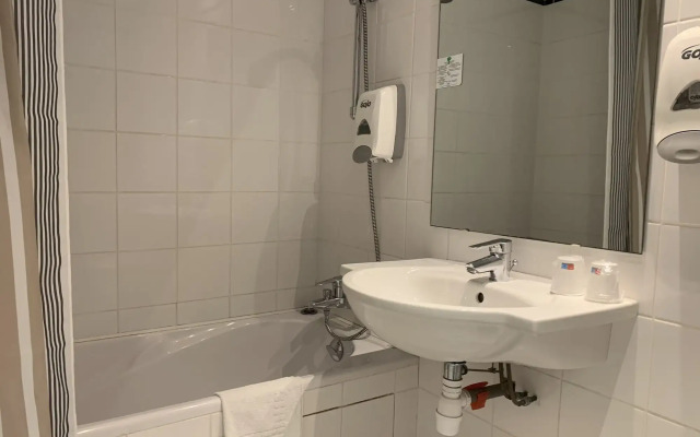 Hotel Notre- Dame de France