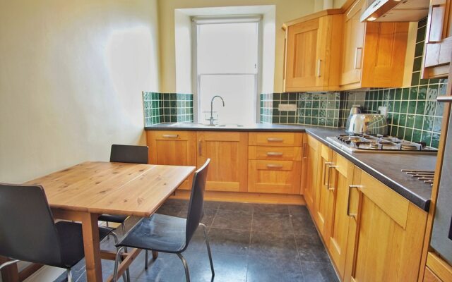 Spacious, Bright, Festival Flat for 6 at Meadows