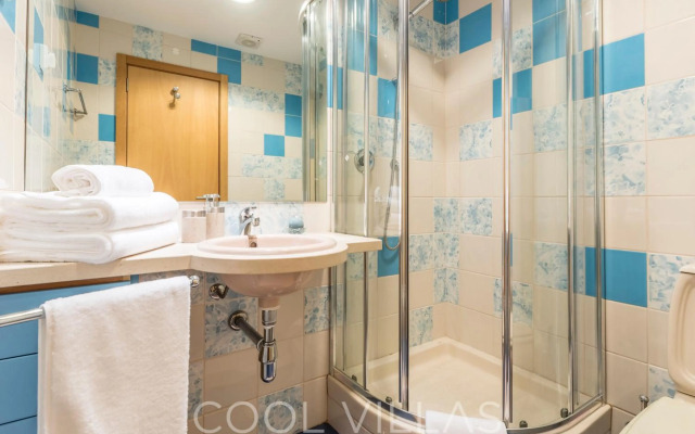 Marina Water View - 6 people, bars & restaurants