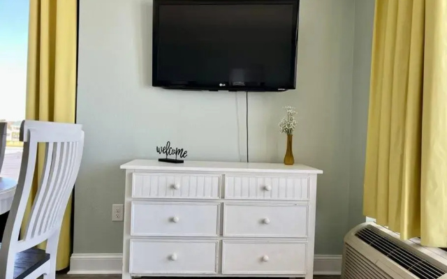 *OCEANFRONT FRESH RENO*KING Bed*Pool*Hot Tub*Approved Dogs*W54