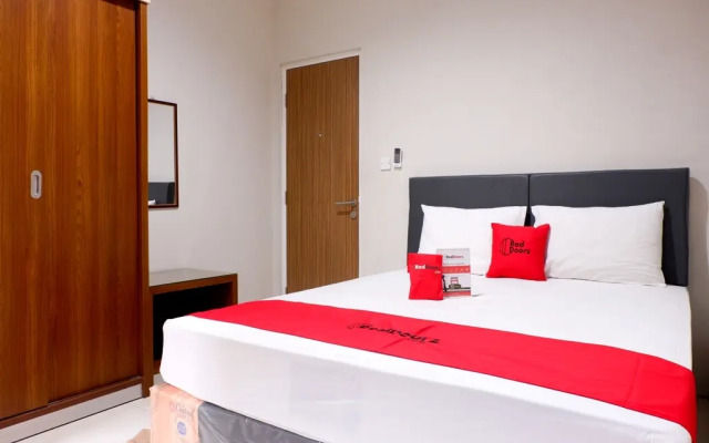 RedDoorz Plus near Mall Ciputra Semarang