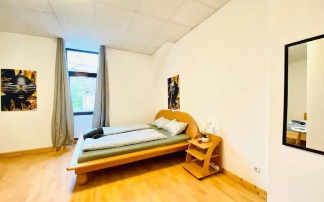 Stylish Shared 3-Bedroom Stay Near City