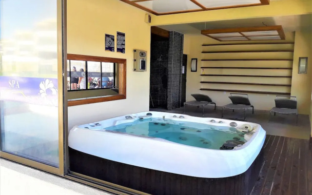 Duplex with Hot Tub near Beach by DM Apartments.