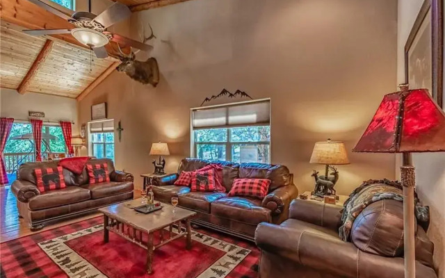 Cozy Knotty and Nice - Four Bedroom Cabin