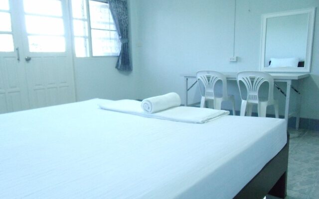 Albatross Guesthouse @ Thungwualaen Beach