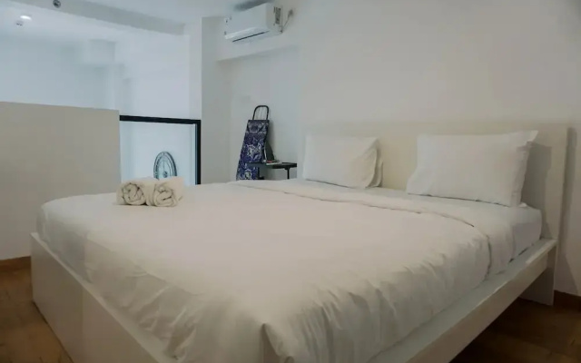 Comfortable And Homey Studio Loft At Kingland Avenue Apartment