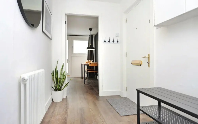 JOIVY Contemporary Royal Mile Apartment W/Balcony
