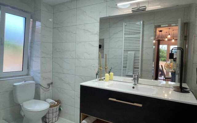 Impeccable 2-bed House in Albești