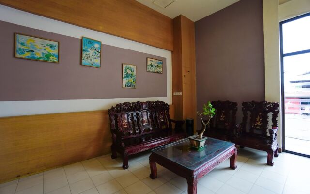 OYO 2515 D'karombasan Hotel