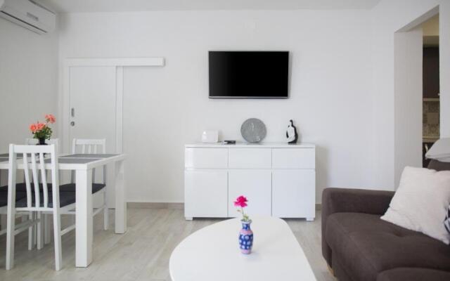 Serious Job Apartment