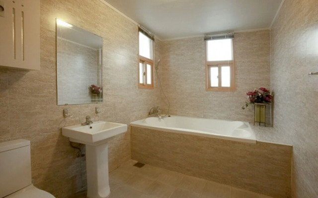 Jeju Sanbangsan Tansan Oncheon Pension