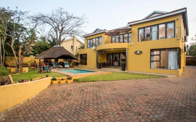 Room in Guest Room - Ezulwini Guest House - Queen Room With Balcony for 2 Guests in Ballito