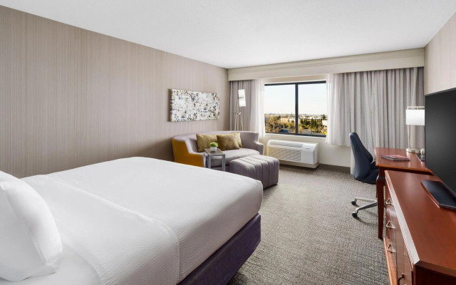 Courtyard Roseville Galleria Mall/Creekside Ridge Drive