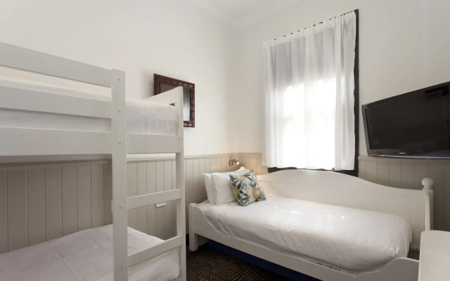Cremorne Point Manor