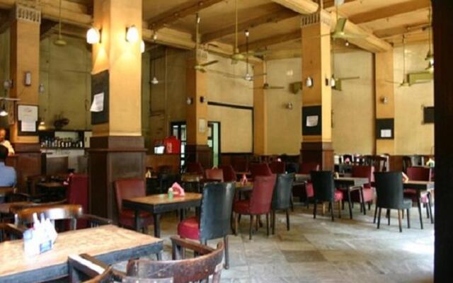 Broadway Hotel