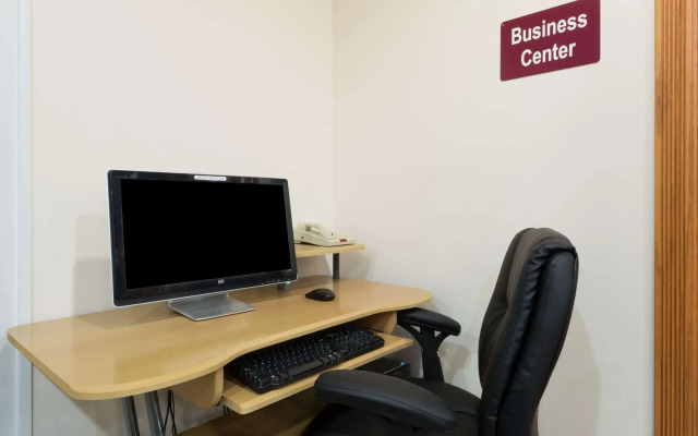 Super 8 by Wyndham Salina