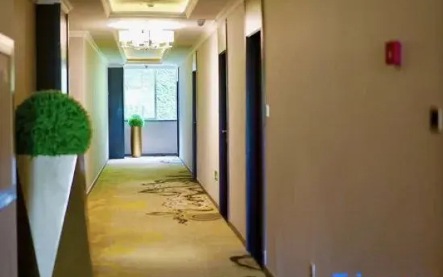 Shiji Bainian Hotel(Zhengjiayuanzi subway station store))