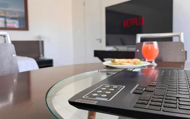 Luxuosa cobertura de 380m² a 850m da Av Beira Mar