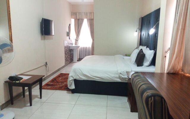 Danest Hotel And Suites