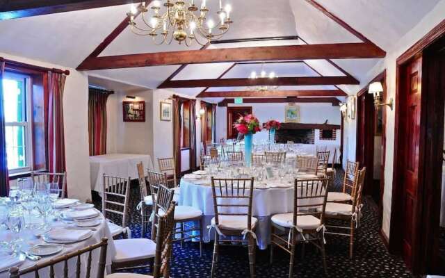 Fourways Inn