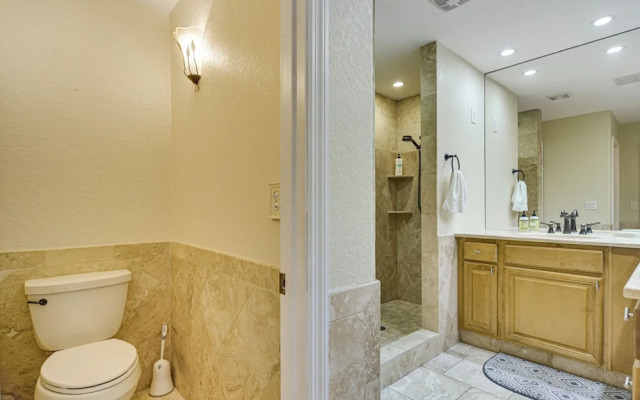 Tropical Tampa Home: Pets Welcome!