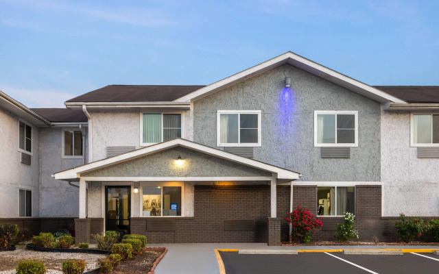 Super 8 by Wyndham South Boston VA