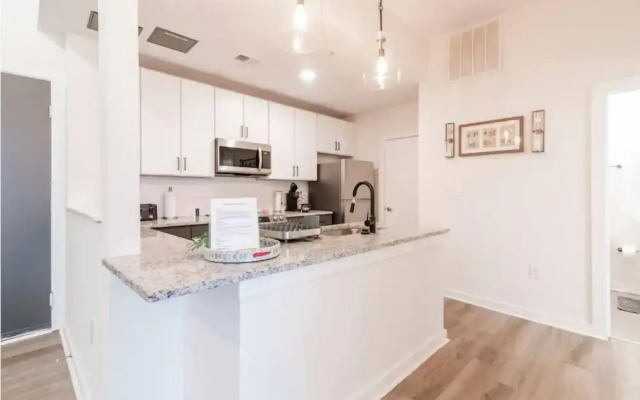 Cozy Apartment with WiFi 206