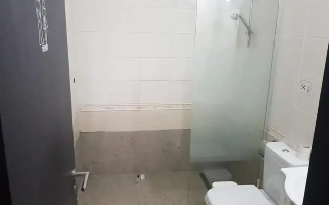 2br-7 Guests-free Parking-pool-aircon