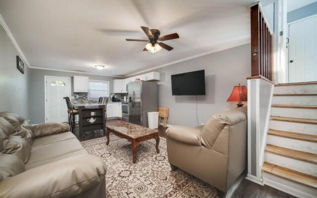 Mid-city Serenity Downstairs