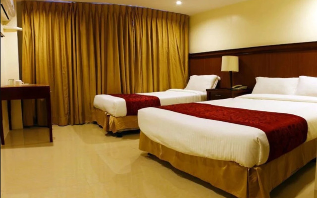 Vaccinated Staff - Capital O 824 Chinatown Lai Lai Hotel