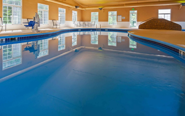 Crandon Inn and Suites