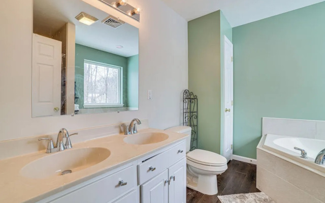 Family-friendly Tobyhanna Home w/ Community Pool