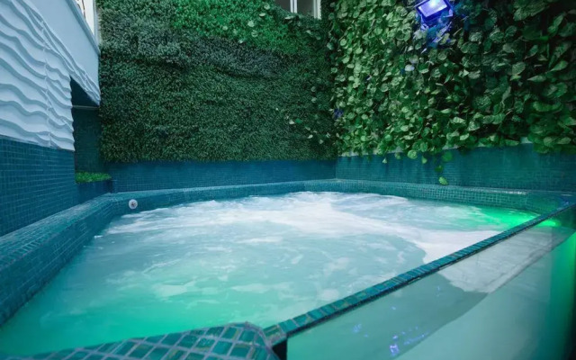 Park Lleras 11br Pool Jacuzzi