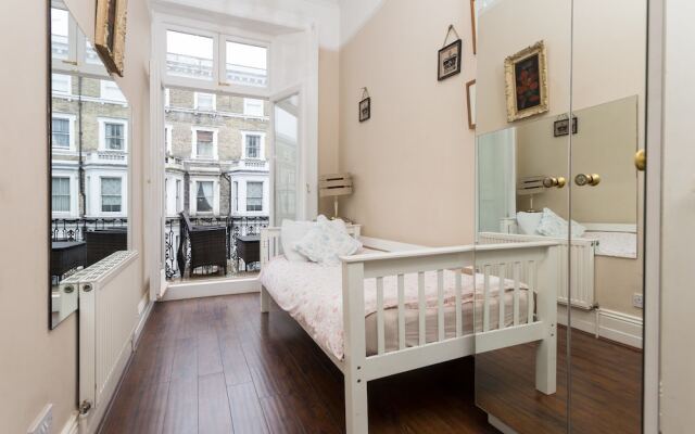 Amazing Chelsea Flat With Stunning Balcony