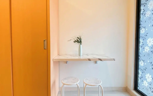 Comfy Stay Studio Room At Meikarta Apartment