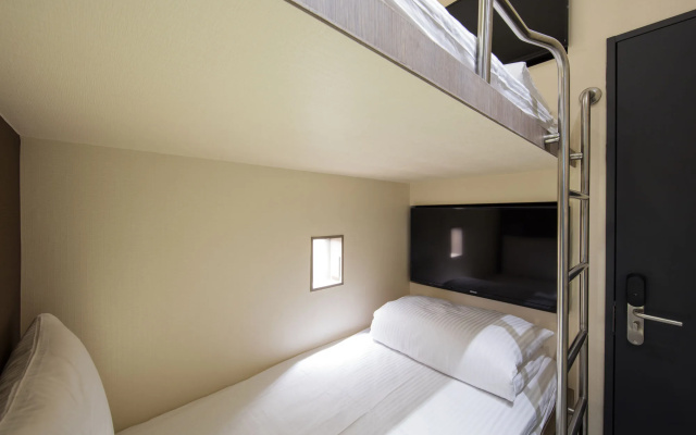 Metro Apartment