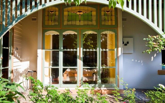 Seaton on Spence - Old world charm with modern living
