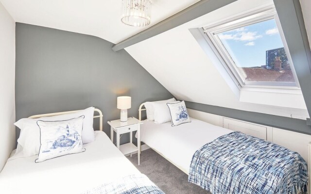 Host Stay The Captain s Loft