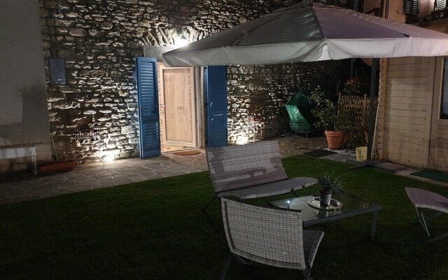 Studio In Popolano, With Wonderful Mountain View, Enclosed Garden And Wifi