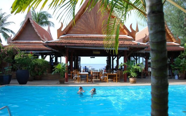 White House Beach Resort And Spa