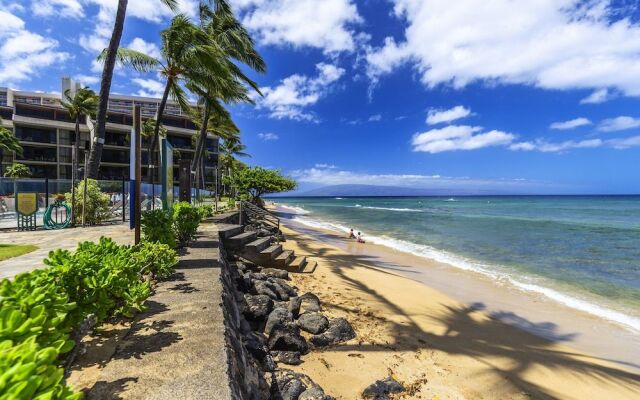 Kaanapali Shores Studio 642 Studio Bedroom Condo by RedAwning