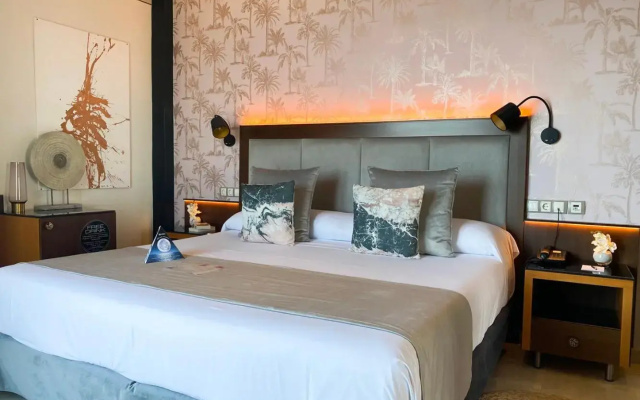 ON ALETA ROOM designed for adults