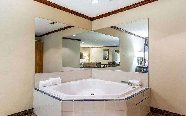 Quality Inn Macomb near University Area