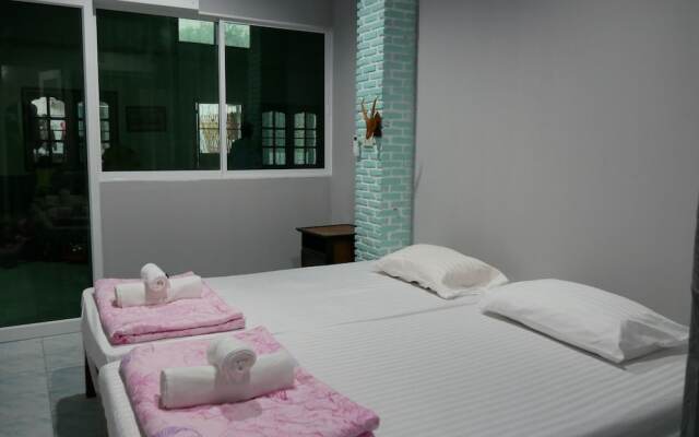Muangluangraek Homestay