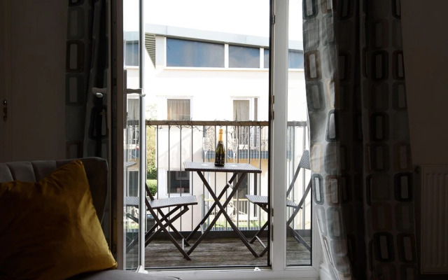 Karah Suites- Longhorn Avenue